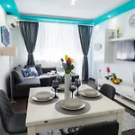 Luxury 2br Retreat In * וארנה