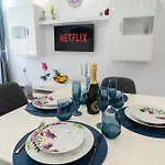 Luxury 2br Retreat In アパート *