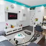 Luxury 2br Retreat In * וארנה