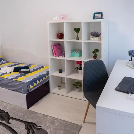 Luxury 2br Retreat In Apartment *