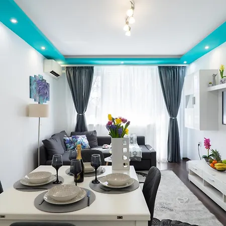 Apartment Luxury 2br Retreat In