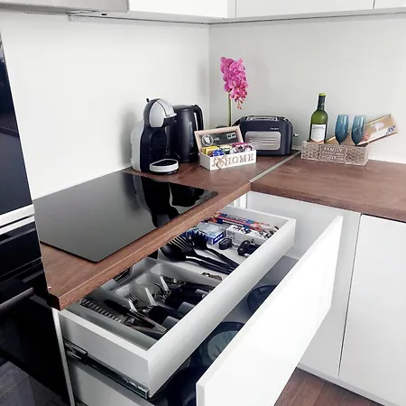 Luxury 2br Retreat In דירה וארנה